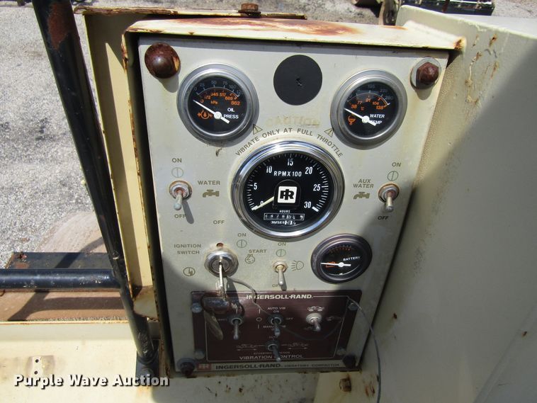 image for item EU9692 1992 Ingersoll Rand DD90 double drum vibratory roller