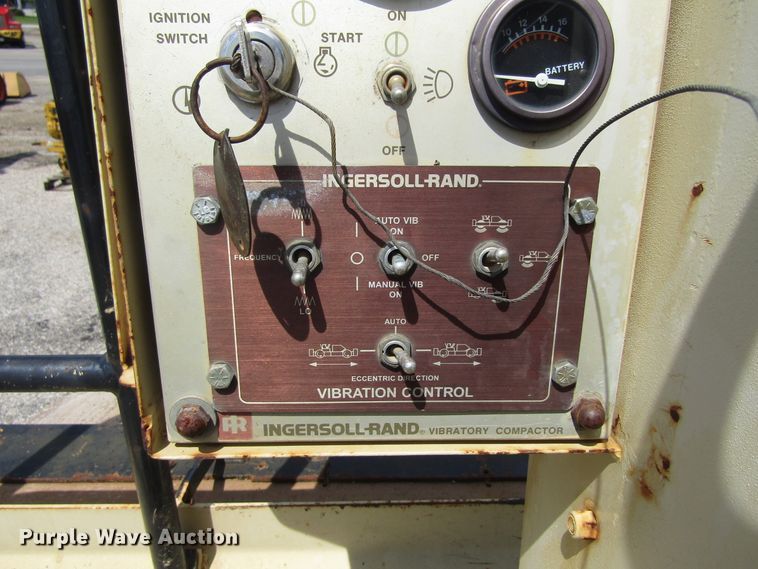 image for item EU9692 1992 Ingersoll Rand DD90 double drum vibratory roller