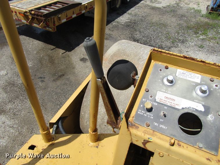 image for item EU9693 1972 Rayco 404B single drum vibratory roller