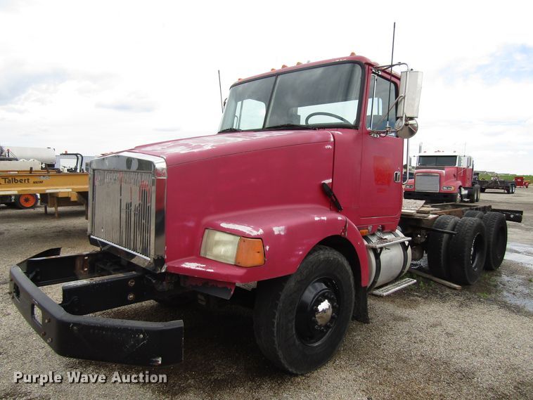 image for item EU9698 1989 White GMC WCA Aero truck cab and chassis