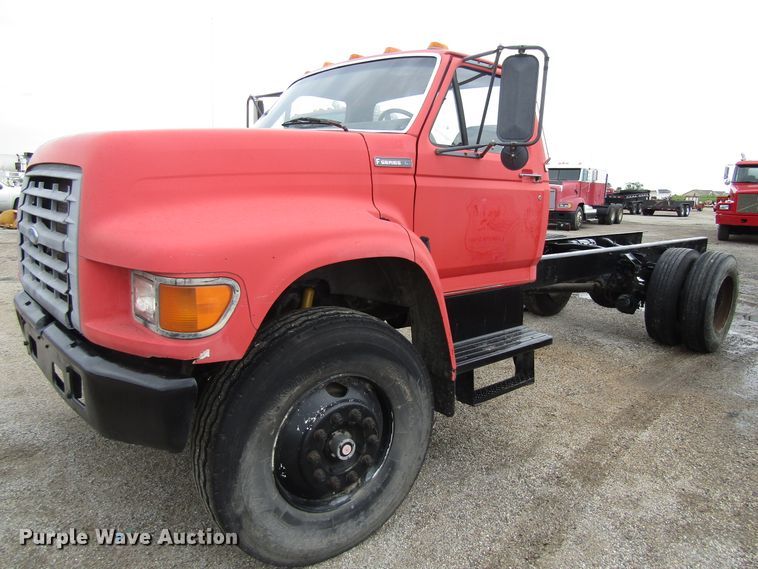 image for item EU9699 1998 Ford F800 truck cab and chassis