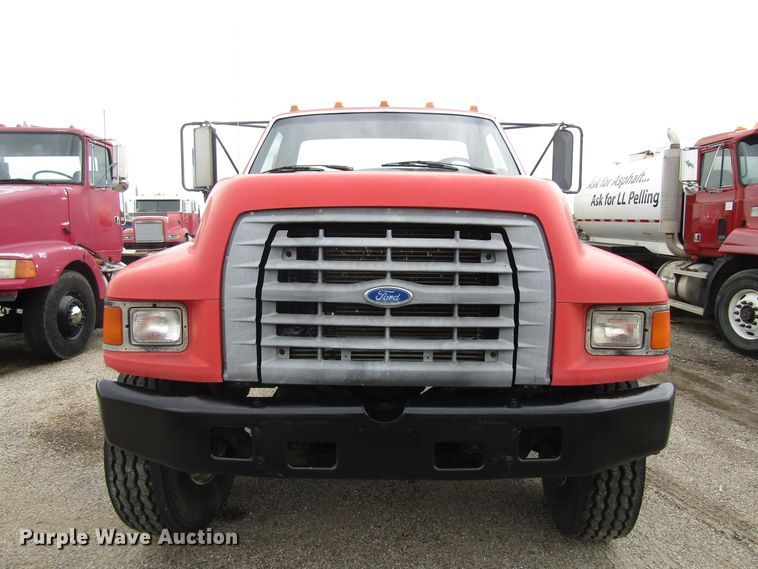 image for item EU9699 1998 Ford F800 truck cab and chassis