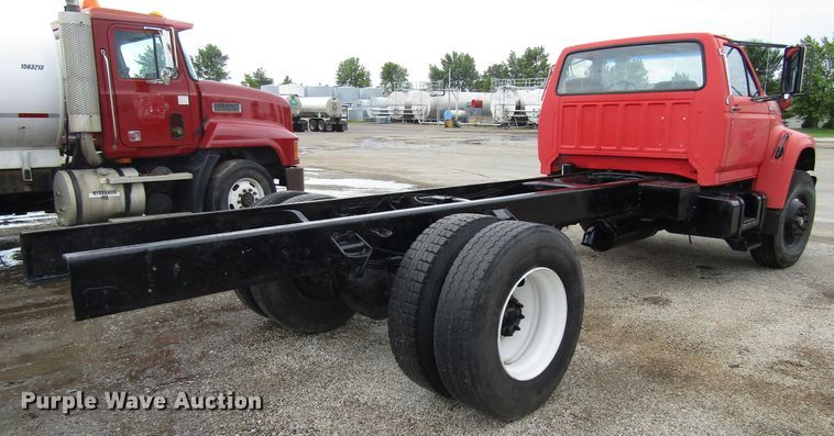 image for item EU9699 1998 Ford F800 truck cab and chassis