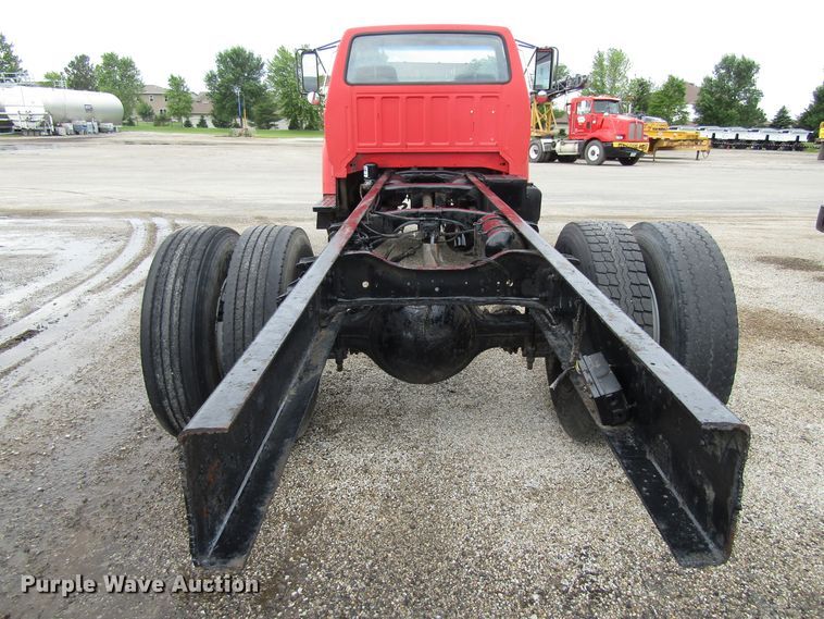 image for item EU9699 1998 Ford F800 truck cab and chassis