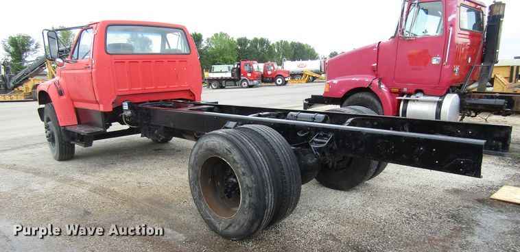 image for item EU9699 1998 Ford F800 truck cab and chassis