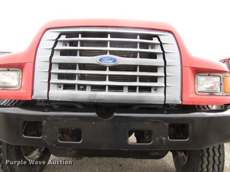 image for item EU9699 1998 Ford F800 truck cab and chassis