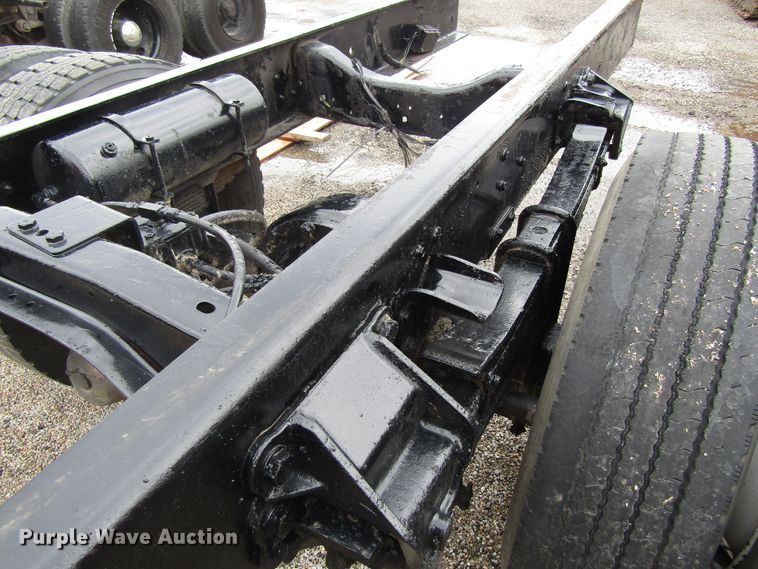 image for item EU9699 1998 Ford F800 truck cab and chassis