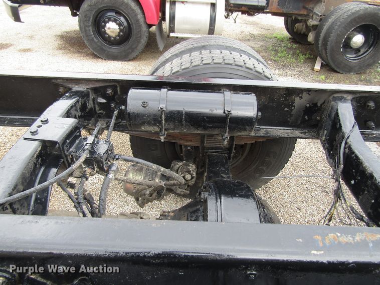 image for item EU9699 1998 Ford F800 truck cab and chassis