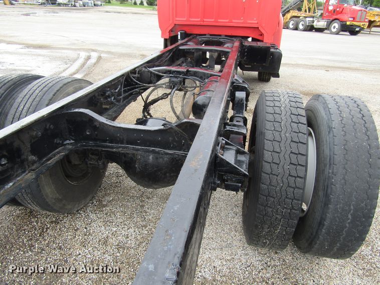 image for item EU9699 1998 Ford F800 truck cab and chassis