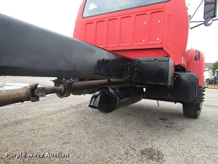 image for item EU9699 1998 Ford F800 truck cab and chassis