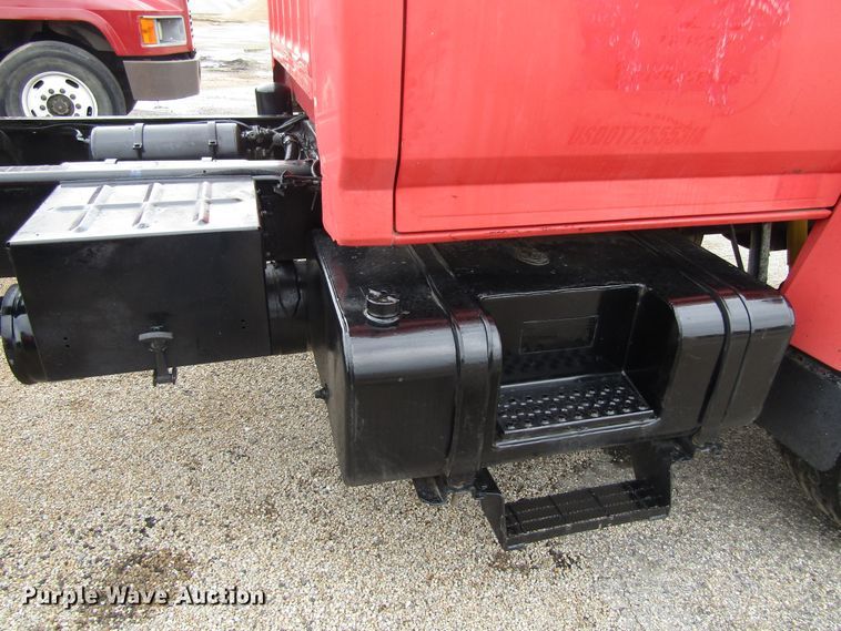 image for item EU9699 1998 Ford F800 truck cab and chassis