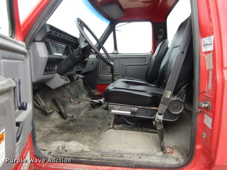 image for item EU9699 1998 Ford F800 truck cab and chassis