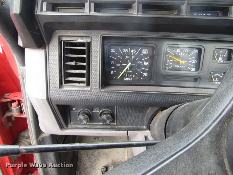 image for item EU9699 1998 Ford F800 truck cab and chassis