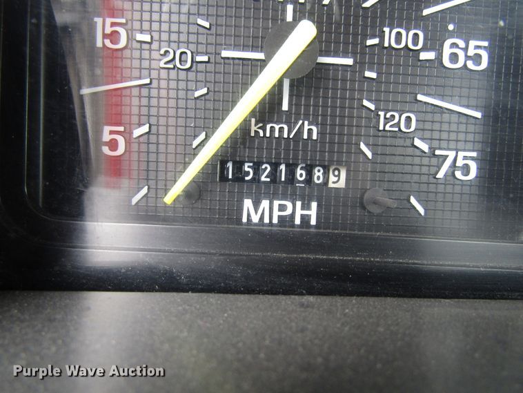 image for item EU9699 1998 Ford F800 truck cab and chassis