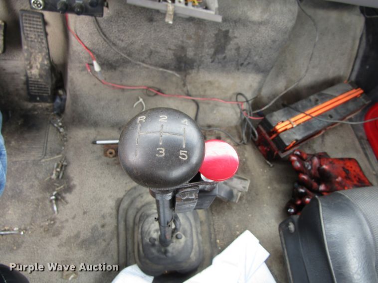 image for item EU9699 1998 Ford F800 truck cab and chassis