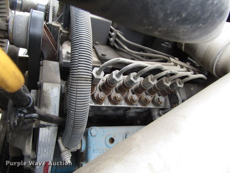 image for item EU9699 1998 Ford F800 truck cab and chassis