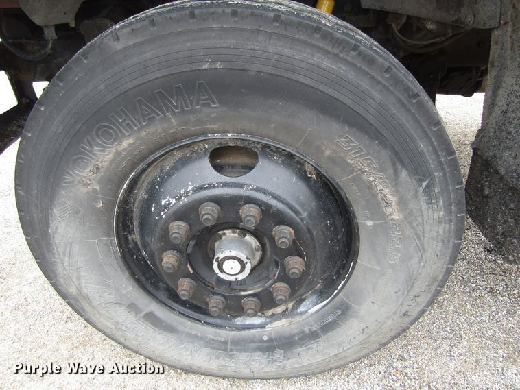 image for item EU9699 1998 Ford F800 truck cab and chassis