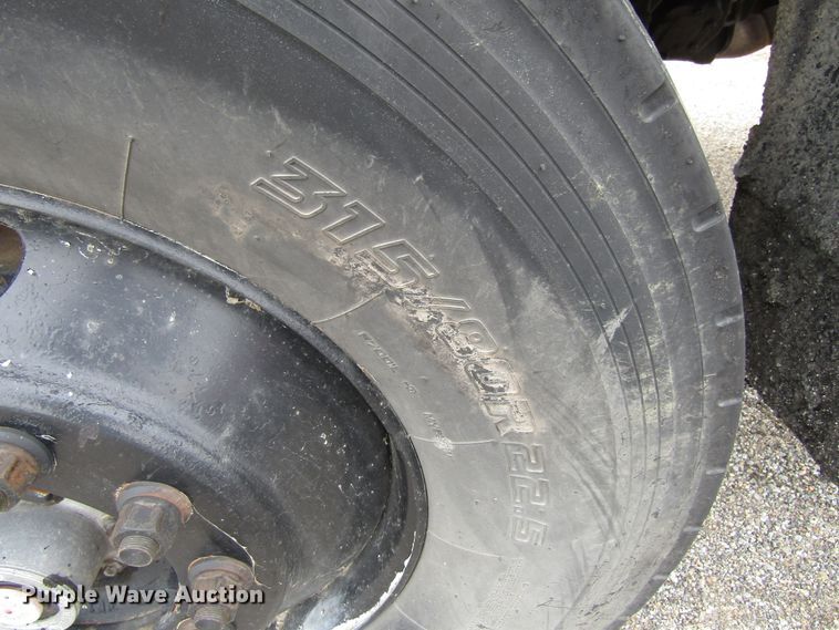 image for item EU9699 1998 Ford F800 truck cab and chassis