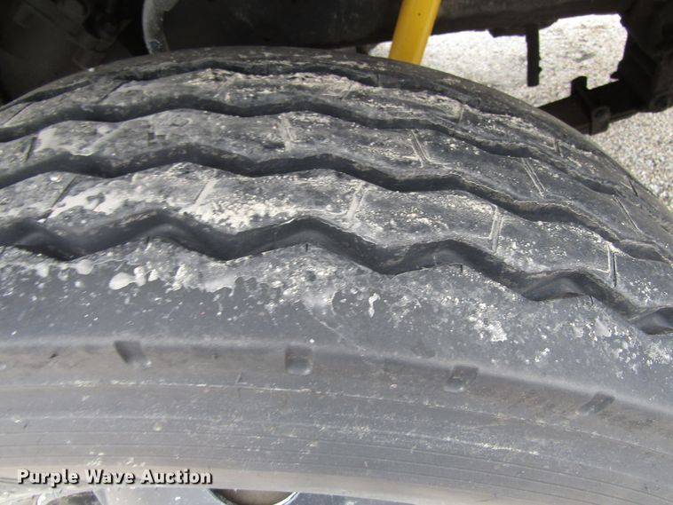 image for item EU9699 1998 Ford F800 truck cab and chassis