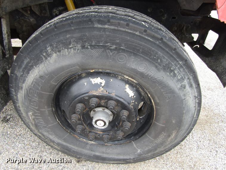 image for item EU9699 1998 Ford F800 truck cab and chassis