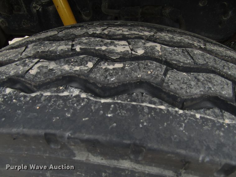 image for item EU9699 1998 Ford F800 truck cab and chassis