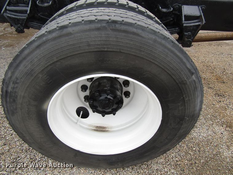 image for item EU9699 1998 Ford F800 truck cab and chassis