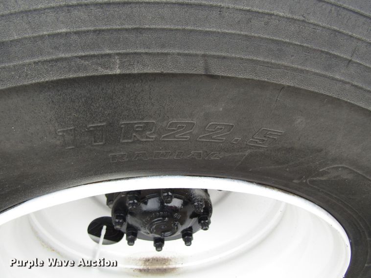 image for item EU9699 1998 Ford F800 truck cab and chassis