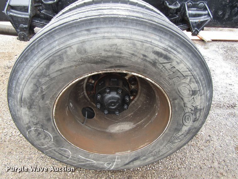 image for item EU9699 1998 Ford F800 truck cab and chassis