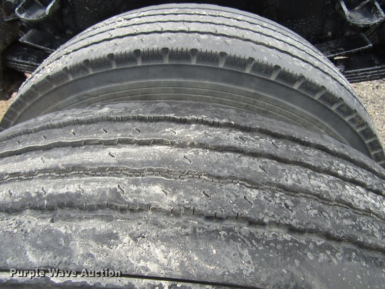 image for item EU9699 1998 Ford F800 truck cab and chassis