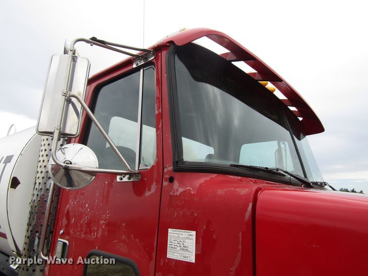 image for item EU9700 1991 White GMC WG tank truck