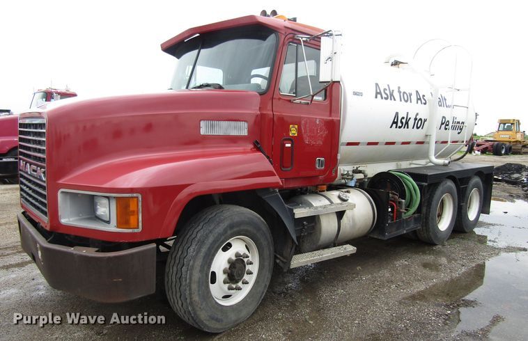 image for item EU9701 1991 Mack CH613 tank truck