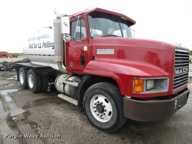 image for item EU9701 1991 Mack CH613 tank truck