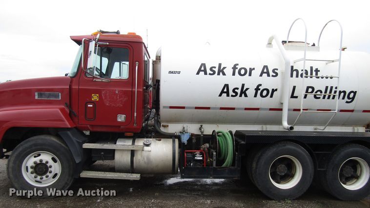 image for item EU9701 1991 Mack CH613 tank truck