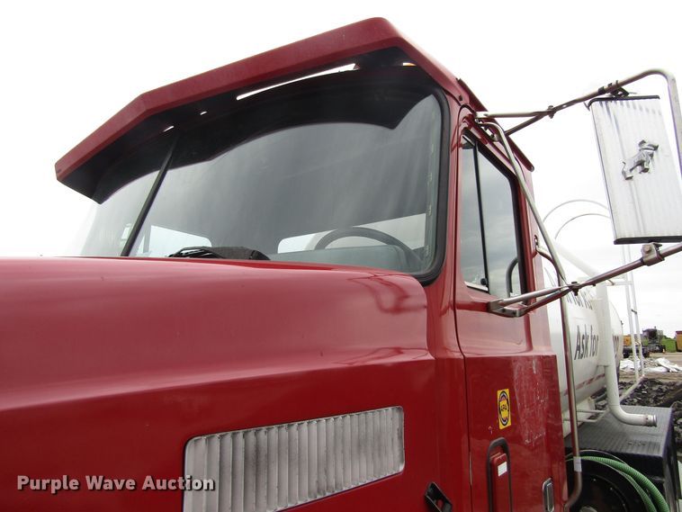 image for item EU9701 1991 Mack CH613 tank truck