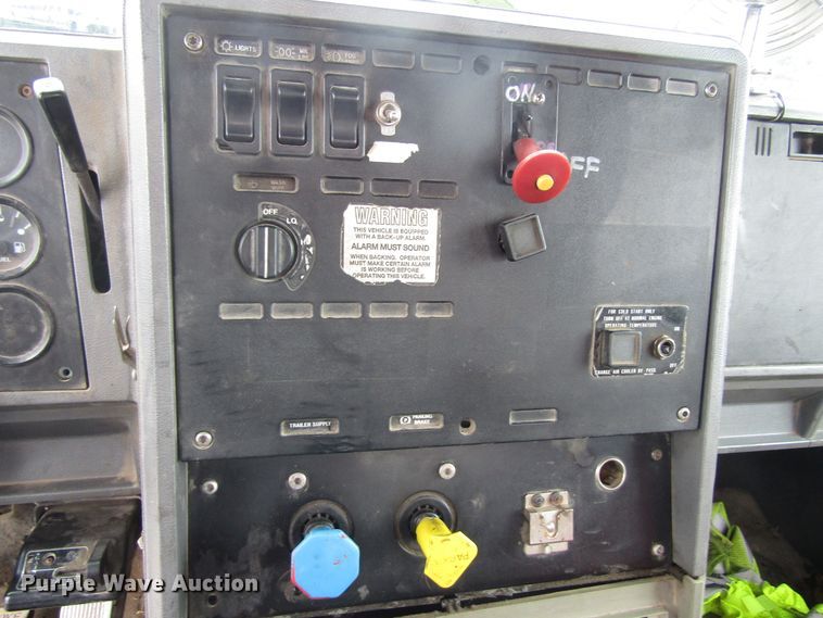 image for item EU9701 1991 Mack CH613 tank truck