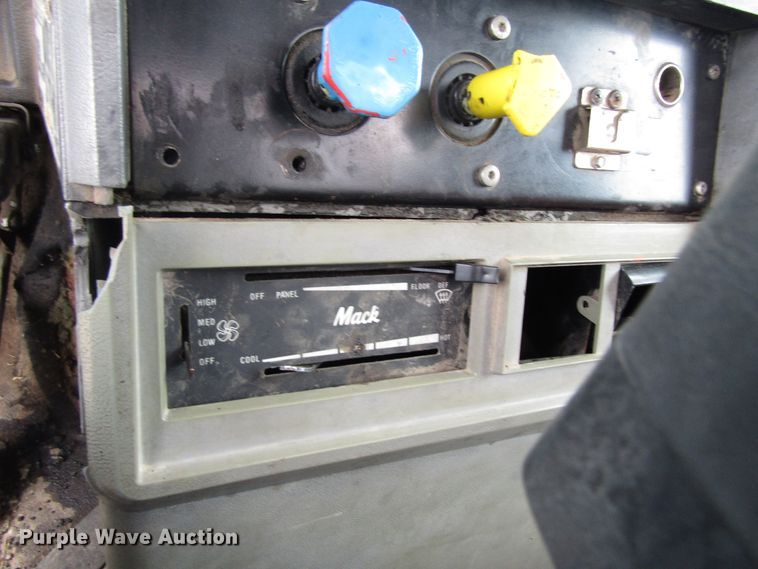 image for item EU9701 1991 Mack CH613 tank truck