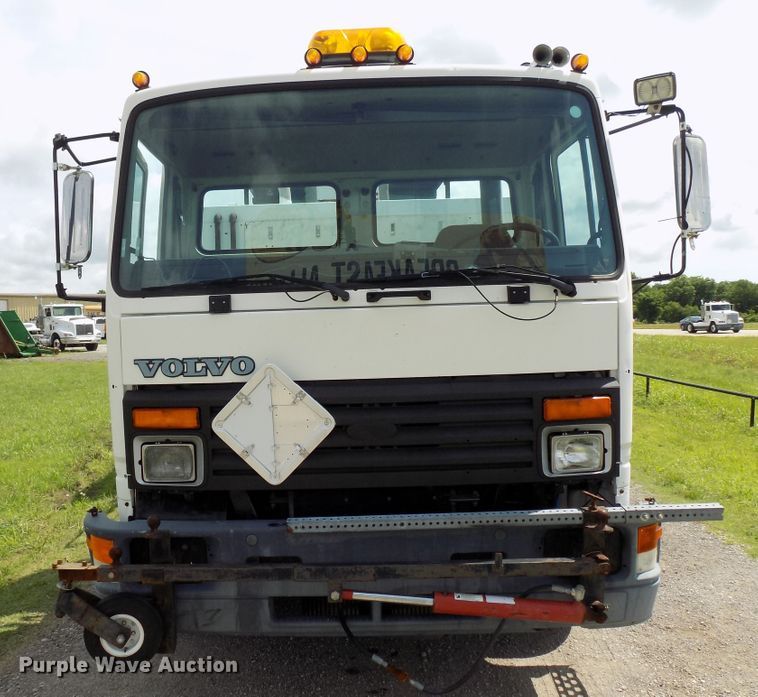 image for item FI9780 1997 Volvo FE paint striping truck