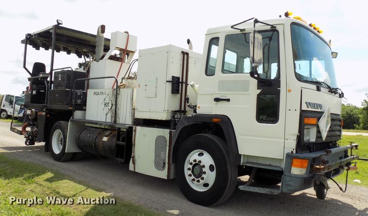 image for item FI9780 1997 Volvo FE paint striping truck