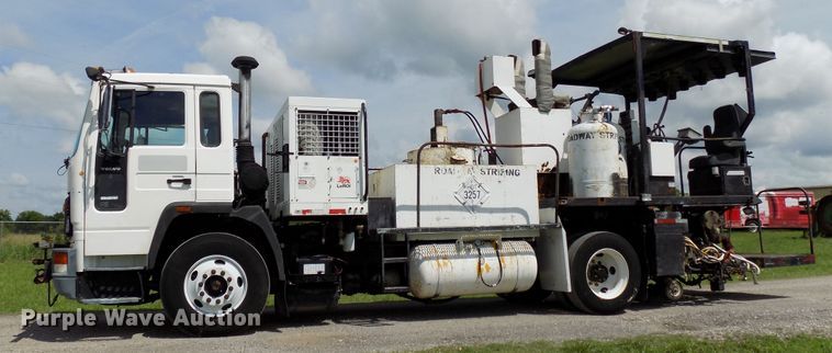 image for item FI9780 1997 Volvo FE paint striping truck
