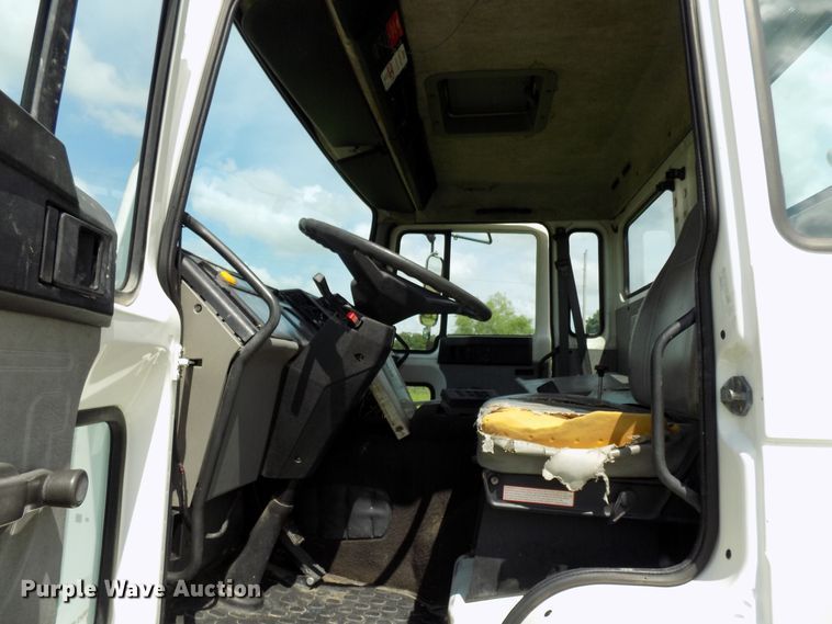 image for item FI9780 1997 Volvo FE paint striping truck