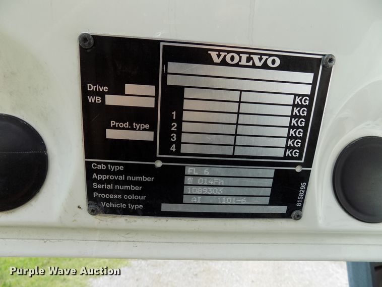 image for item FI9780 1997 Volvo FE paint striping truck