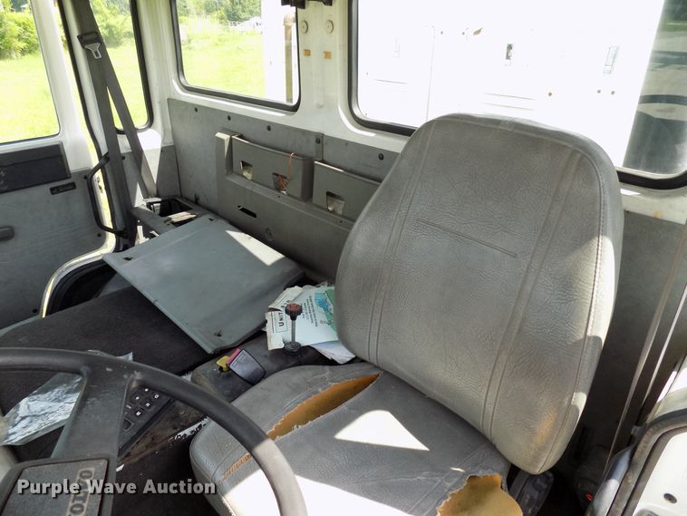 image for item FI9780 1997 Volvo FE paint striping truck