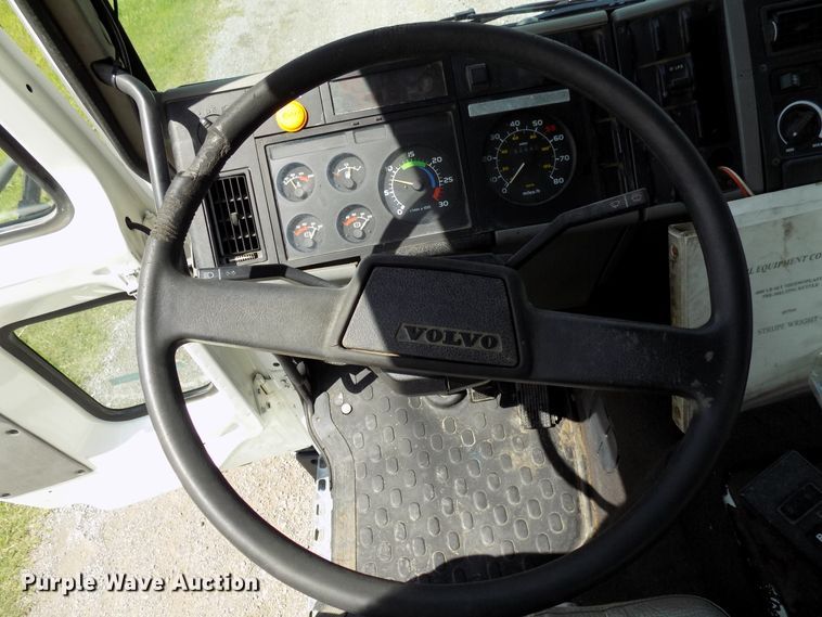 image for item FI9780 1997 Volvo FE paint striping truck