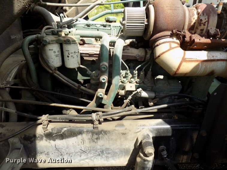 image for item FI9780 1997 Volvo FE paint striping truck