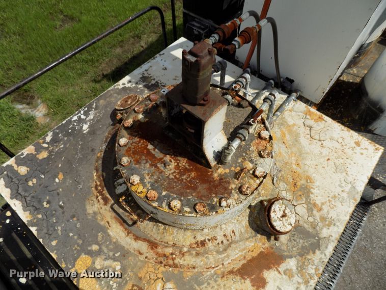 image for item FI9780 1997 Volvo FE paint striping truck