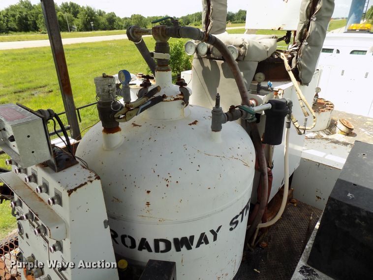 image for item FI9780 1997 Volvo FE paint striping truck