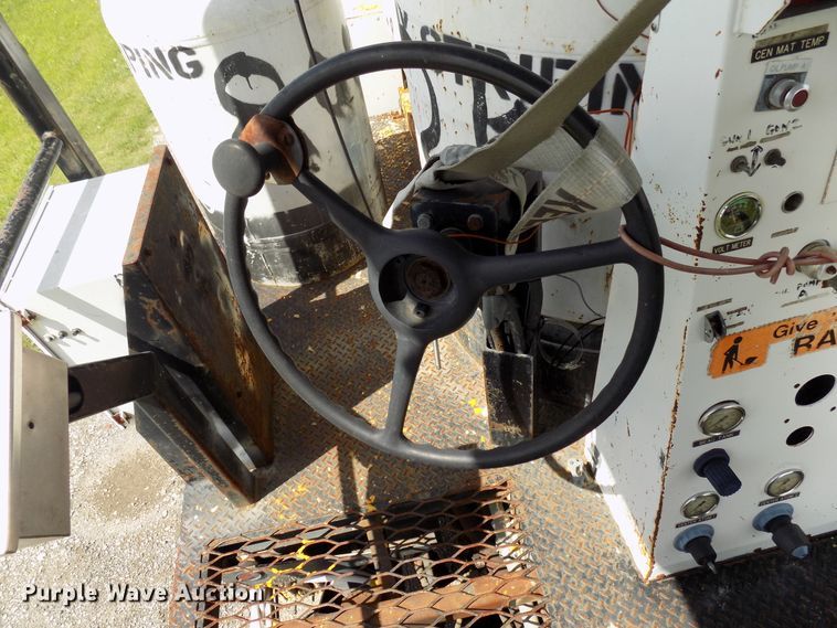 image for item FI9780 1997 Volvo FE paint striping truck