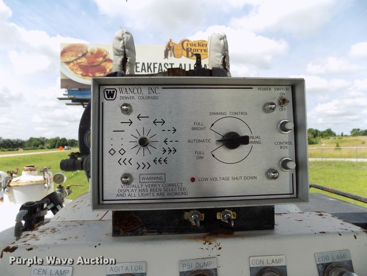 image for item FI9780 1997 Volvo FE paint striping truck