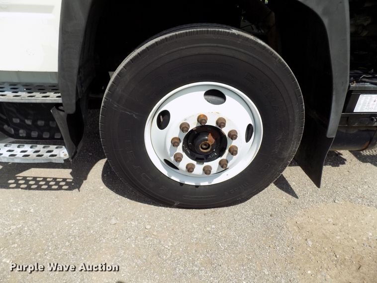 image for item FI9780 1997 Volvo FE paint striping truck