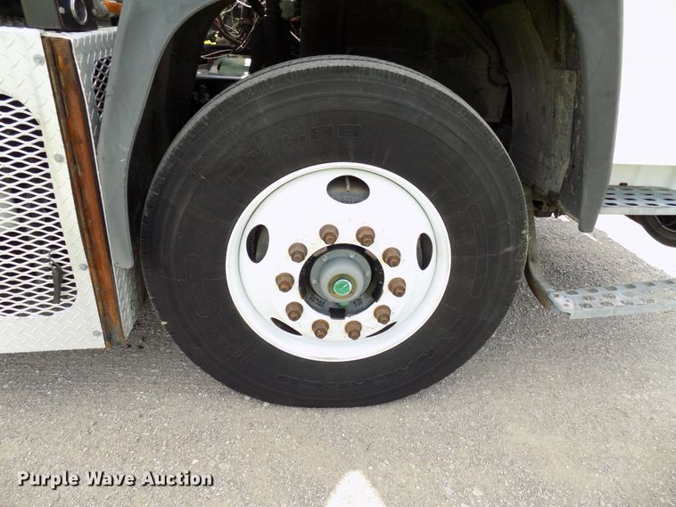 image for item FI9780 1997 Volvo FE paint striping truck